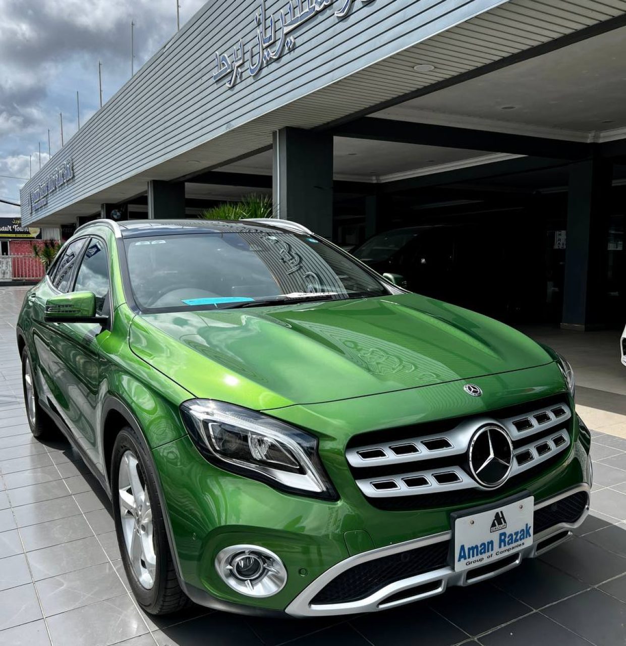 Mercedes Benz GLA180 1.6 AMG Sports 2018 - NFL Kryptonite Green1